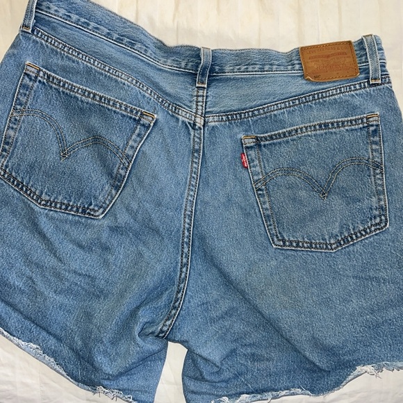 Levi shorts - Picture 2 of 3